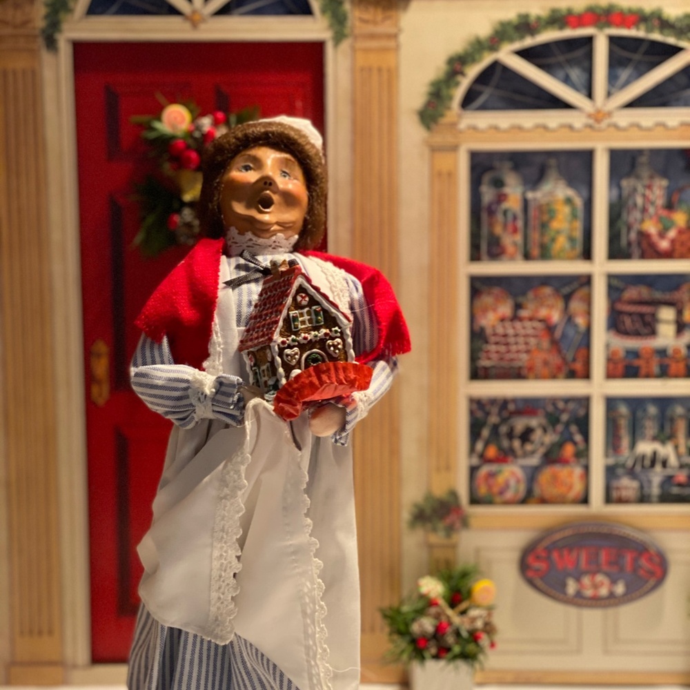 Byers Choice Woman with Gingerbread House Caroler 1997  (Grandmother)